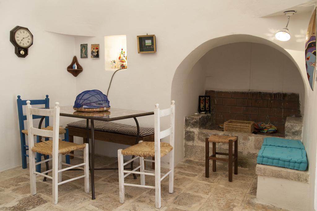 オストゥーニ Trullo Degli Uliviヴィラ エクステリア 写真