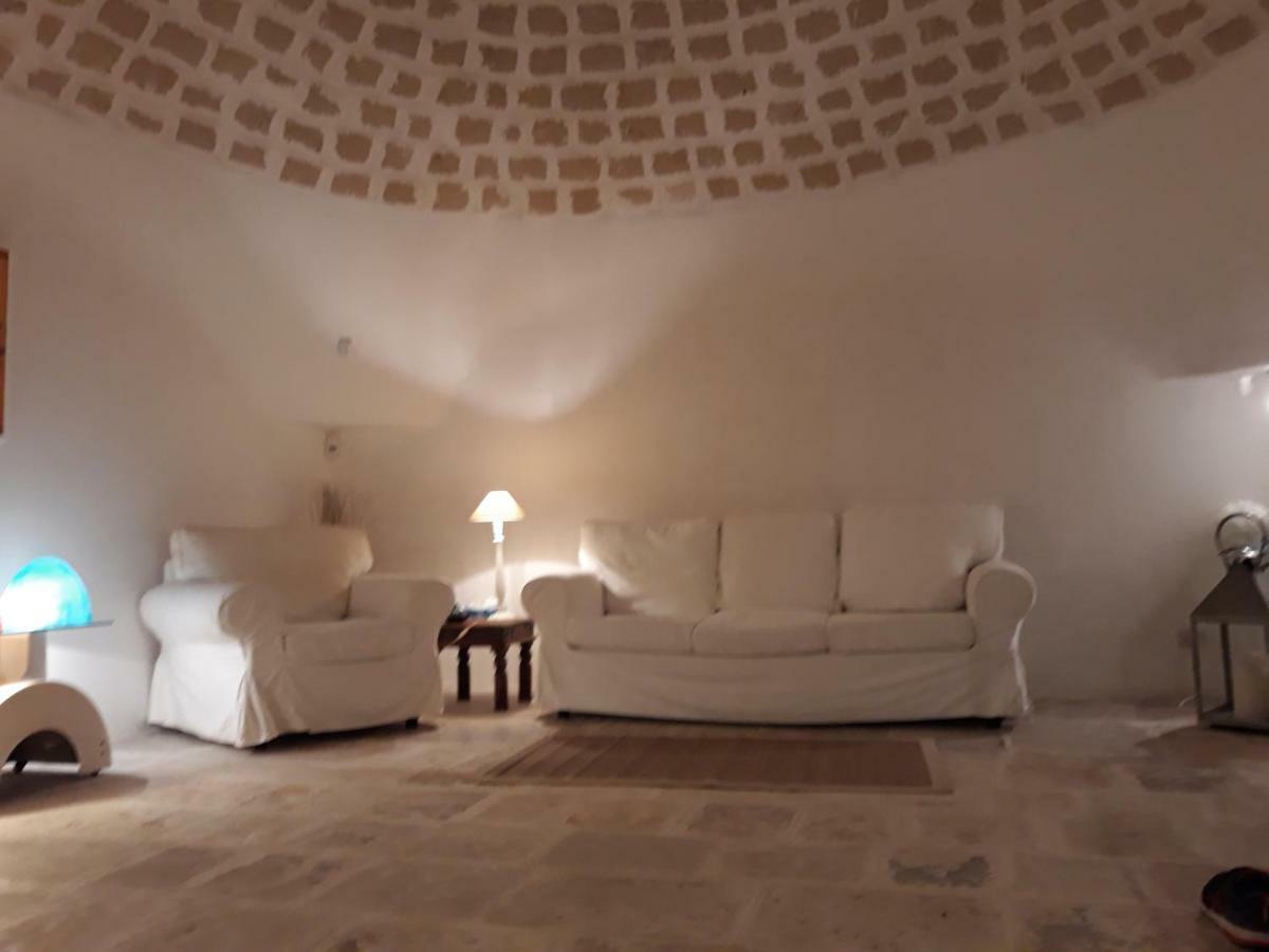 オストゥーニ Trullo Degli Uliviヴィラ エクステリア 写真